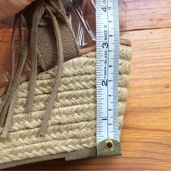 Minnetonka Beige Tan Leather Sandal Wedges, EUC, 7 - Picture 7 of 10